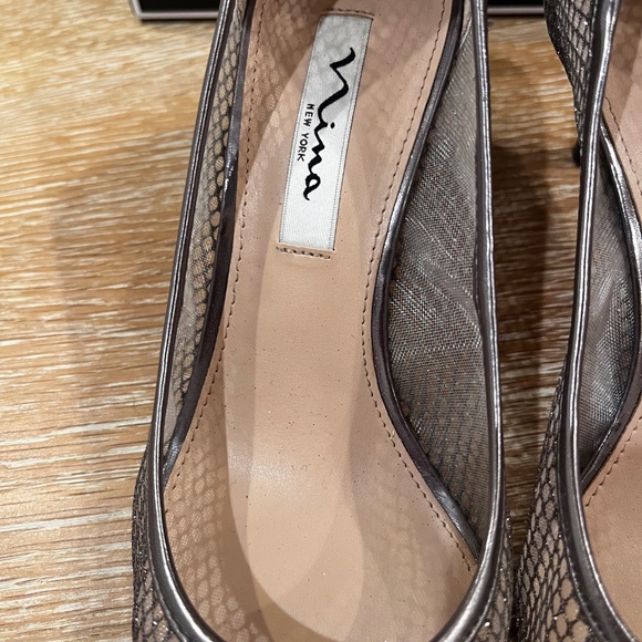 Nina New York Niley Silver/Gunmetal Mesh Pointed-Toe Heels Women's Size 8.5 - Picture 3 of 6